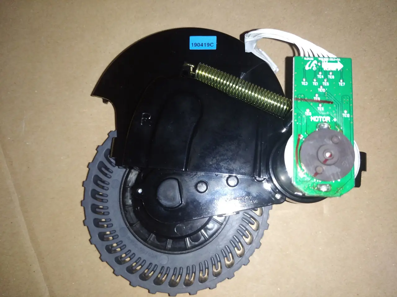 Vacuum cleaner SAMSUNG main wheel on the right side . ASSY WHEEL-RIGHT; VR9300K,ASSY WHEEL-RIGH. Vacuum cleaner motors batteries battery chargers