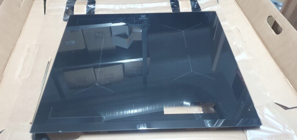 Kaitlentės stiklokeramikinis paviršius,520mm x 590mm,orig. Oven door glazing ,hob glassceramic surfaces