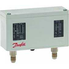 Kombinuota slėgio rėlė DANFOSS KP15, įėjimas 1/4, “reset” funkcija, žemo slėgio diapozonas -0,20 / 7,50 Bar, aukšto slėgio diapozonas 8,00 / 32,00 Bar Pressure relays for industrial refrigerators