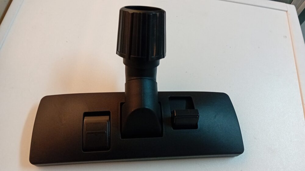 Dulkio siurblio šepetys, universalus, 30/37mm. UNIVERSAL COMBI NOZZLE, WHEEL-LESS WITH 2 SELECTOR BUTTONS AND SCREW CAP FOR 30MM-37MM DIAMETER Microwave ovens, vacuum cleaners, irons, hoods and other small parts of the technique