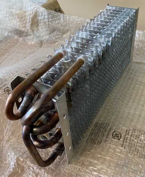Šaldytuvo išgarintojas RIVACOLD VR4061, 0,69 [m2], R404A 57 [W], 6 vamzdeliai, 75 x 140 x 400 Vaporizers of industrial refrigerators