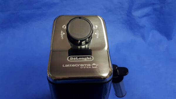 Milk capacity of the DELONGHI coffee machine - Image 4