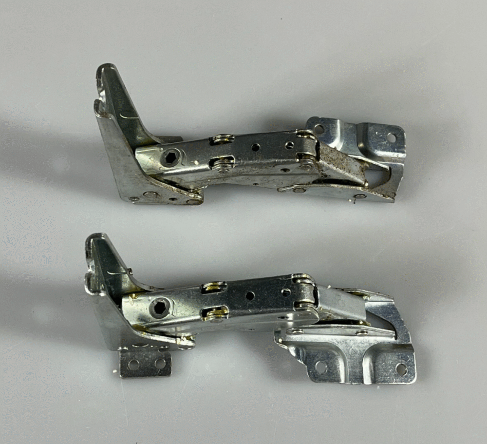 Įmontuojamo šaldytuvo LIEBHERR, MIELE durų lankstų (vyrių) komplektas ,2 vnt ,alternatyva. Hinge set top + bottom alternative for Liebherr Hinges for refrigerator doors façade installation kits