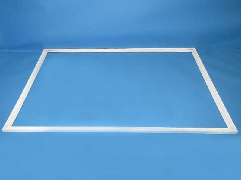 Šaldytuvo HISENSE/GORENJE viršutinė durų tarpinė Šaldytuvo HISENSE/GORENJE viršutinė durų tarpinė Gaskets for refrigerator doors, etc.